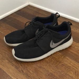 Nike Roshe Run SZ 11